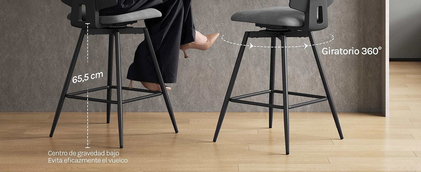 Serie de sillas de comedor modernas negras idénticas con marcos de metal que se muestran desde diferentes ángulos sobre pisos de madera clara. El texto visible incluye «Studio 2007».