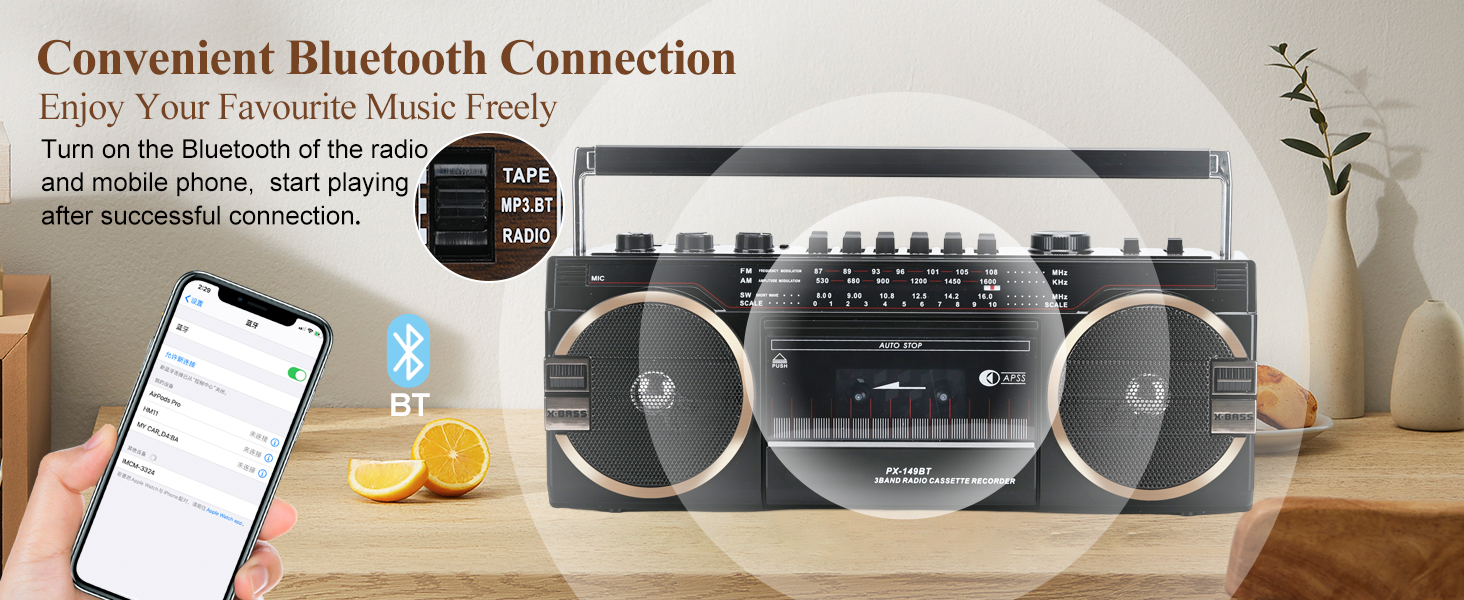 Boombox im Retro-Stil mit Bluetooth-Konnektivität, die Smartphone-Kopplung und mehrere Bedientasten auf der Benutzeroberfläche zeigt