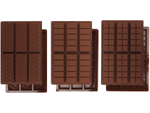 Trois types de chocolat différents sur fond blanc.