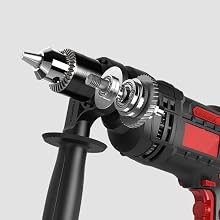 Gros plan du mécanisme de la perceuse électrique montrant les engrenages internes, l'assemblage du mandrin et la construction noir/rouge