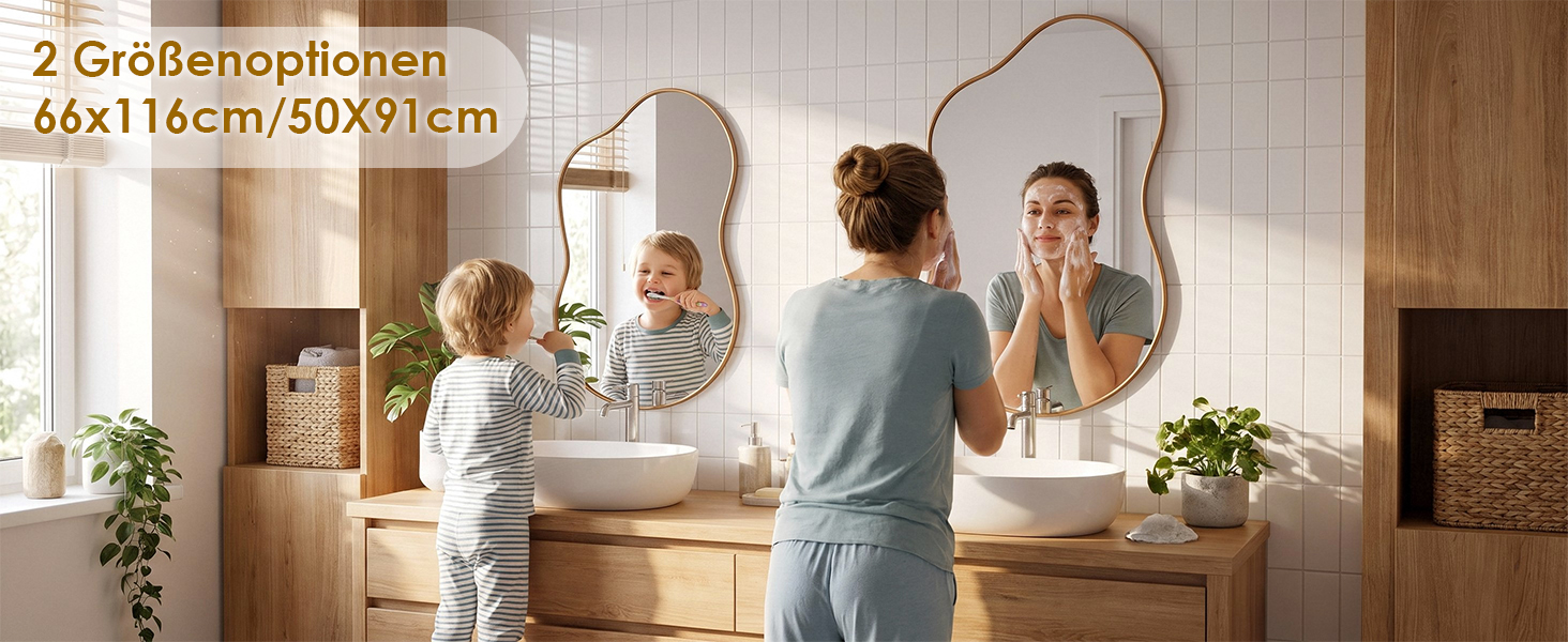Le texte se lit comme suit : « 2 Großenoptionen 66x116cm/50x91cm ». Intérieur de la salle de bain avec deux personnes regardant leurs reflets dans de grands miroirs ronds au-dessus d'une vanité en bois avec lavabo et rangement.