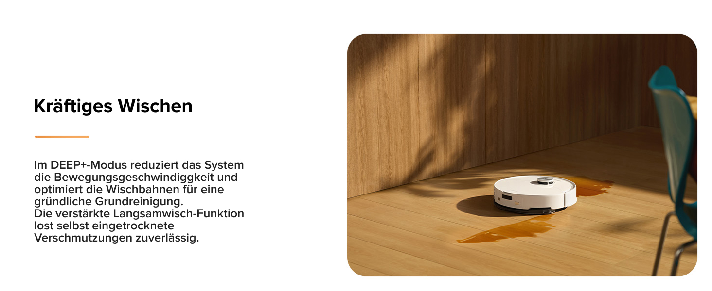 Weißer runder Roboterstaubsauger auf Holzboden. Das Gerät sieht kompakt und unauffällig aus und wurde für die automatische Bodenreinigung in häuslichen Umgebungen entwickelt