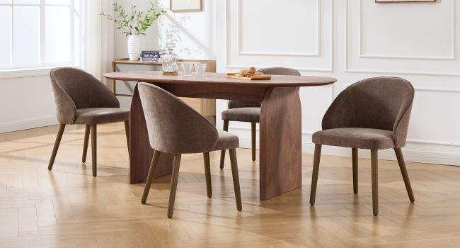 Chaises de salle à manger dans un décor moderne