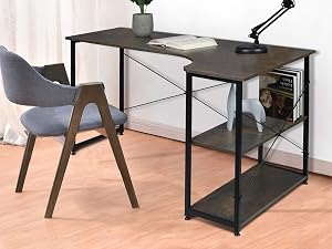 el escritorio minimalista moderno con un estante