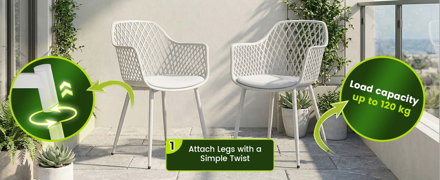 Terrasse extérieure avec mobilier en osier blanc, y compris des chaises et des tables, entourée de plantes vertes luxuriantes et d'éléments décoratifs.