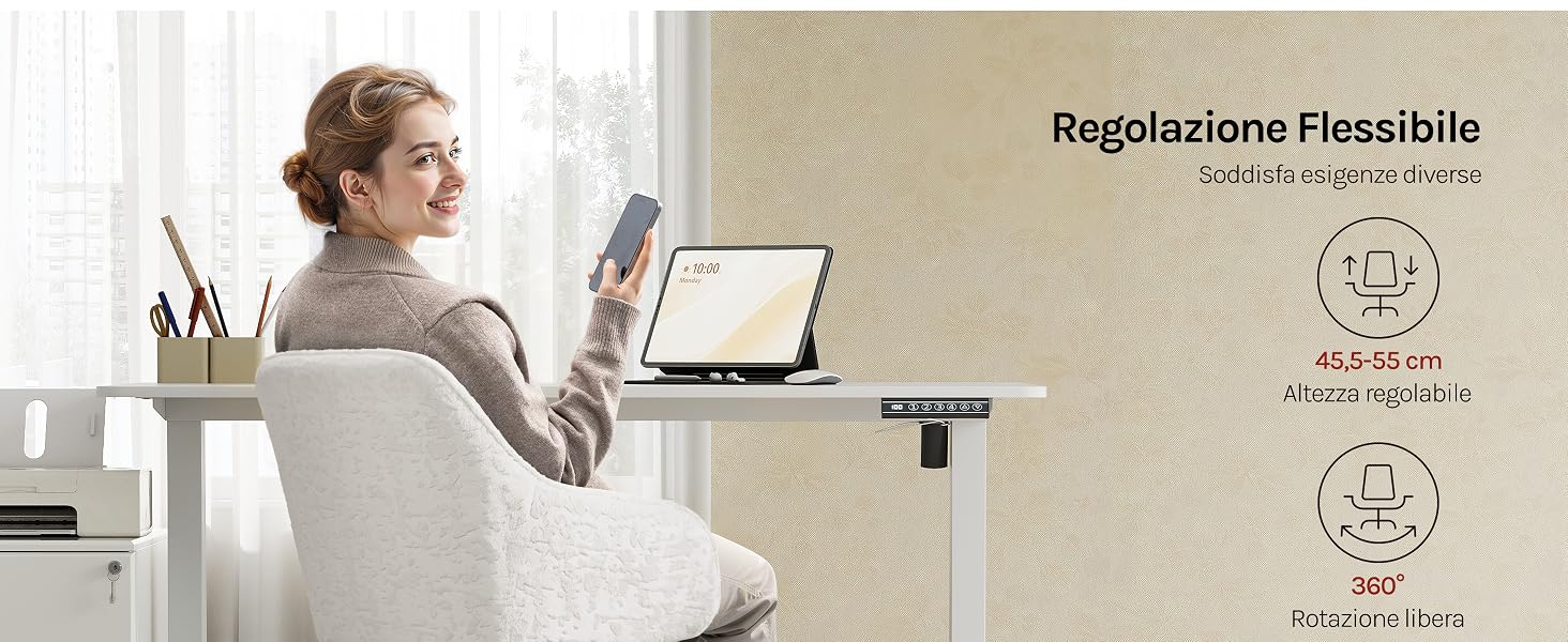 Il testo recita «Regolazione flessibile» e «45-63 cm» e «8 kg» con icone. Donna in maglione bianco alla scrivania con computer portatile e accessorio da scrivania regolabile montato.