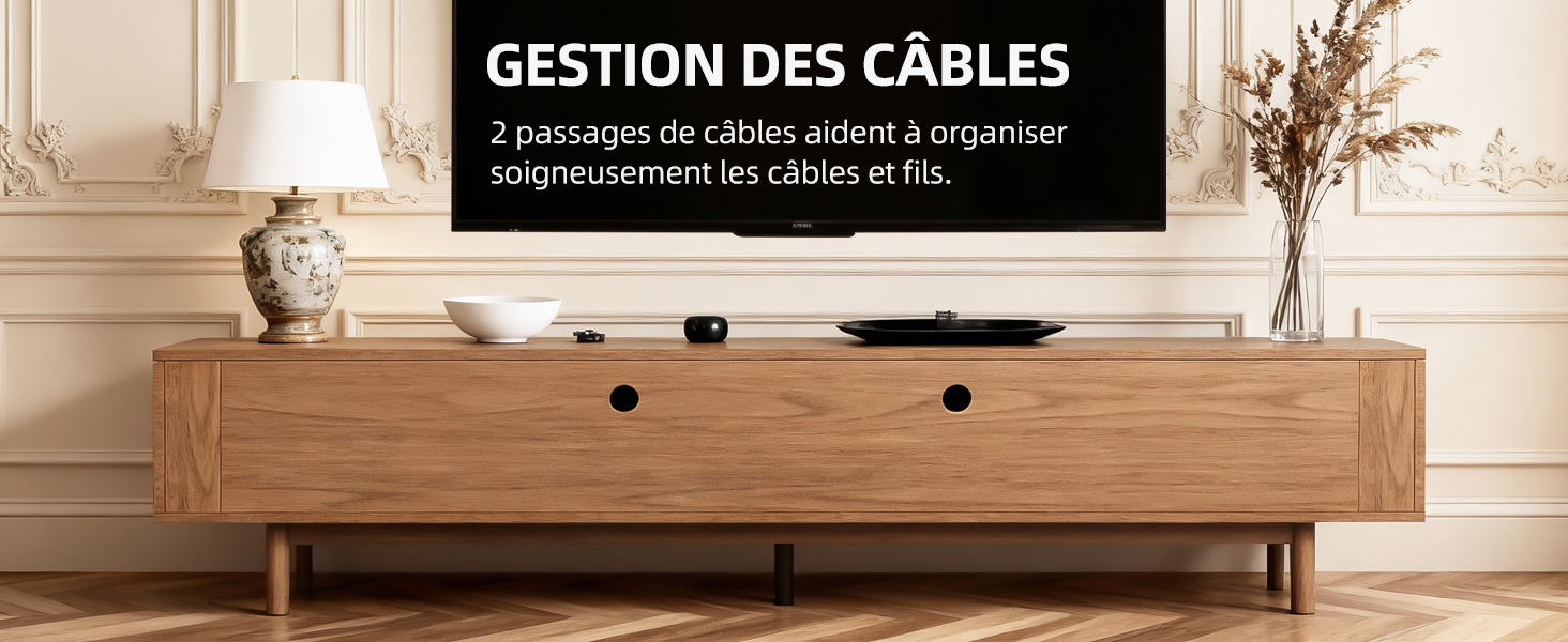 Le texte se lit comme suit : « GESTION DES CÂBLES ». Meuble de divertissement ou bureau en bois avec système de gestion des câbles intégré présenté sous plusieurs angles.