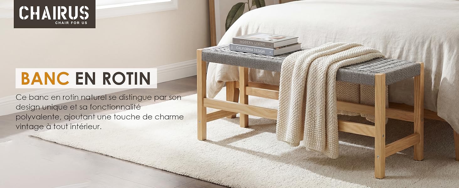 Le texte se lit comme suit : « BANC EN ROTIN ». Photos de design d'intérieur montrant des meubles en rotin, y compris un banc et des chaises, dans un cadre naturel et lumineux.