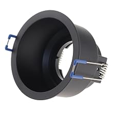 Mehrere Ansichten eines schwarzen tragbaren Tischventilators, der verschiedene Winkel und Positionen der verstellbaren Kopfeinheit mit Schutzgitterdesign zeigt.