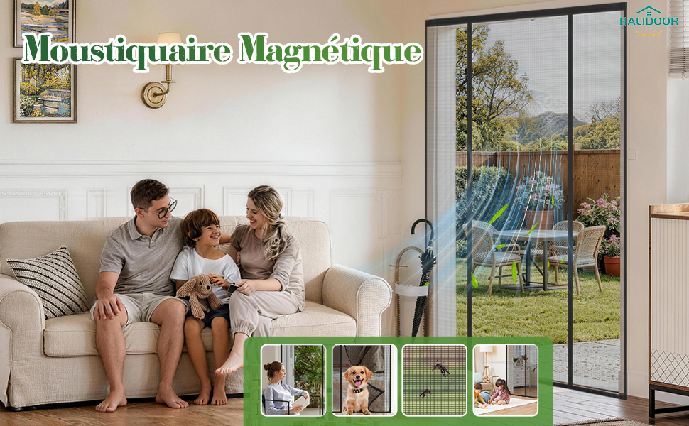 Le texte se lit comme suit : « Montessori Montessori ». Scène intérieure montrant une famille de quatre personnes assise sur un canapé beige dans un salon lumineux avec des étagères, des plantes et de grandes fenêtres donnant sur le paysage extérieur.