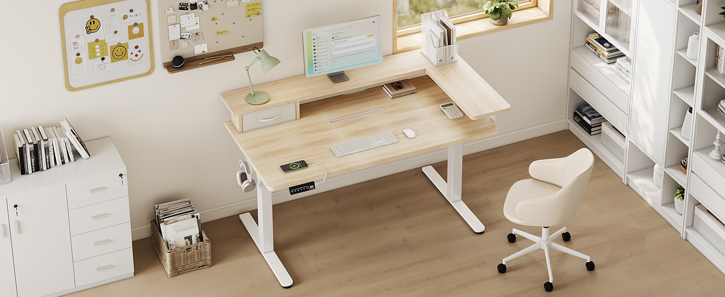 Moderne Büroräume mit weißen Schreibtischen, ergonomischen Stühlen und Fensterbeleuchtung, die ein klares, minimalistisches Arbeitsplatzdesign bieten.