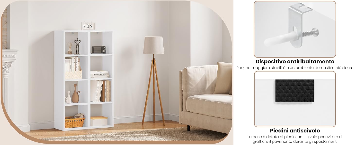Contenitore modulare a cubo bianco con più scomparti quadrati, esposto in un soggiorno con oggetti decorativi e istruzioni di montaggio