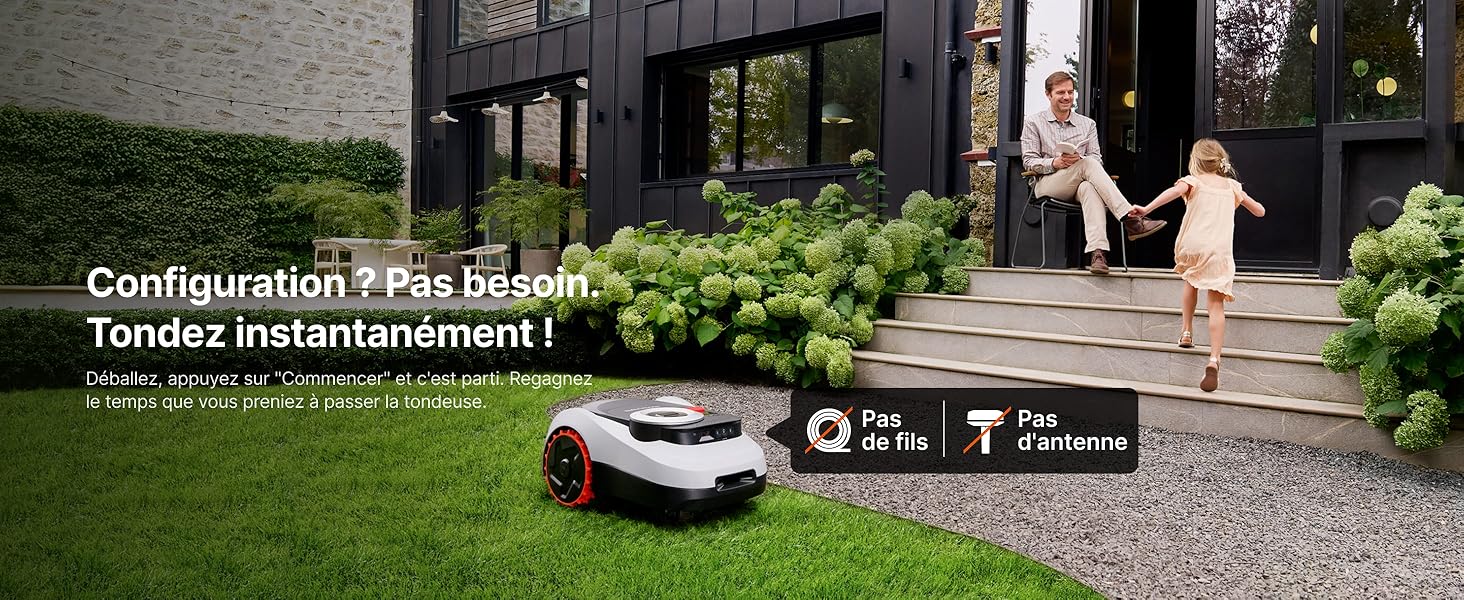 Le texte se lit comme suit : « Configuration • Pas besoin, Tentez instantanément ! ». Tondeuse à gazon robotique sur gazon avec bâtiment résidentiel en arrière-plan. Image promotionnelle montrant l'appareil en cours d'utilisation.