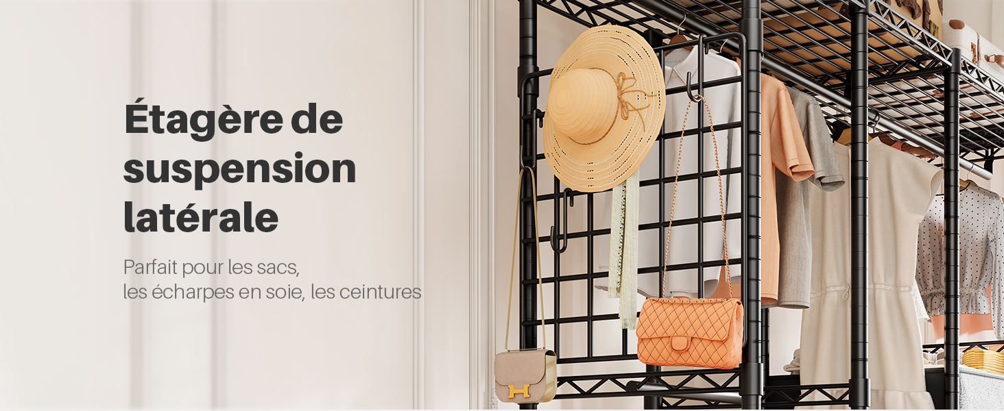 Le texte indique « Étagère de suspension latérale ». Étagère murale de style industriel avec plusieurs cadres métalliques et étagères en bois contre des murs blancs.