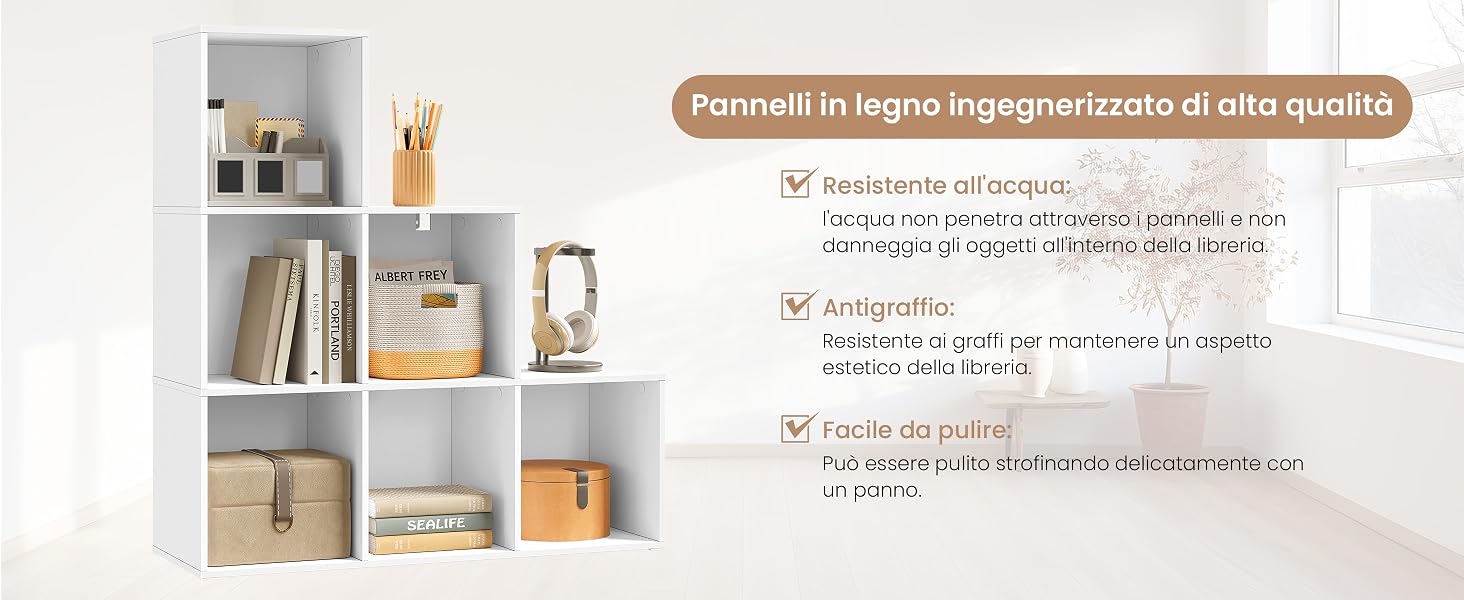 Scaffale modulare a cubo bianco con contenitori, libri e oggetti decorativi arancioni e di colore neutro. Le sovrapposizioni di testo descrivono