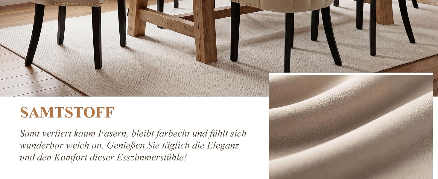 Der Text lautet „SAMTSTOFF“ mit deutschem Text, der den Samtstoff beschreibt. Die Oberseite zeigt moderne Möbel mit schwarzen Beinen; die Unterseite zeigt eine Nahaufnahme aus beige/taupefarbenem, weichem Samtstoff.