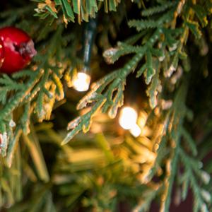 Beleuchtete 9-Fuß-Weihnachtsgirlande mit batteriebetriebenen Lichtern