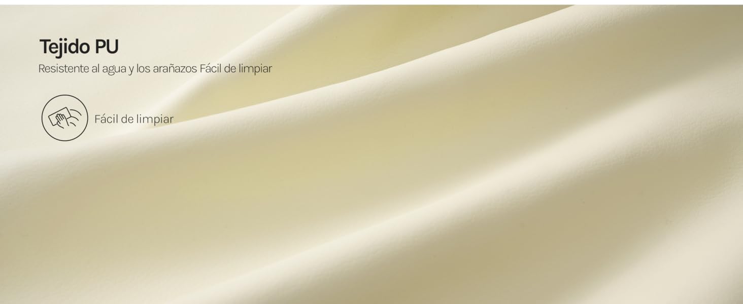 Primer plano de un material textil de color crema con una textura suave y sedosa que muestra suaves pliegues y ondulaciones