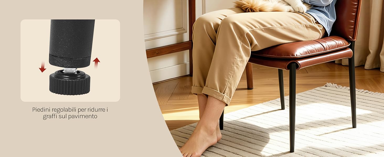 Dispositivo cilindrico nero portatile con prese di calore posizionate vicino ai piedi della persona in ambiente domestico. Dimostrazione di un piccolo riscaldatore con supporto in metallo e tecnologia di circolazione dell'aria calda.
