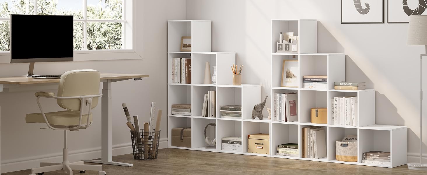 Scaffale modulare a cubo bianco in un ambiente home office.