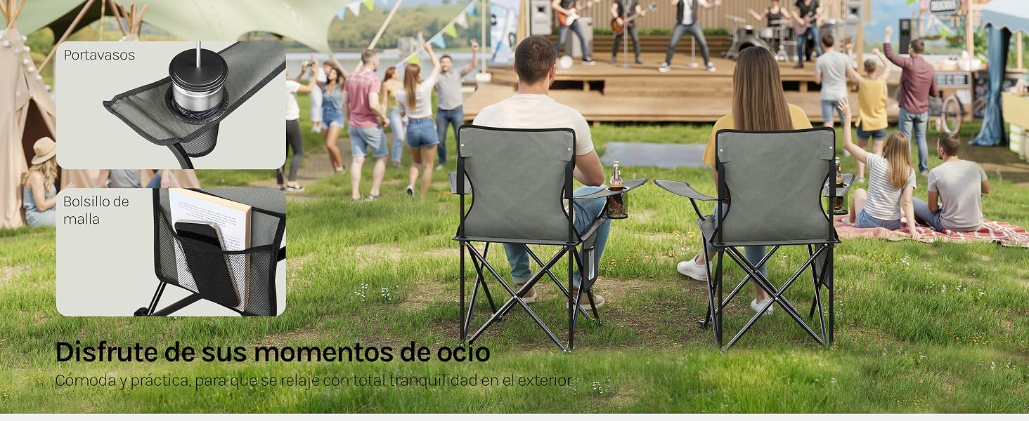 Serie de imágenes que muestran a personas sentadas en sillas plegables al aire libre sobre el césped, que muestran asientos portátiles en un jardín o parque.
