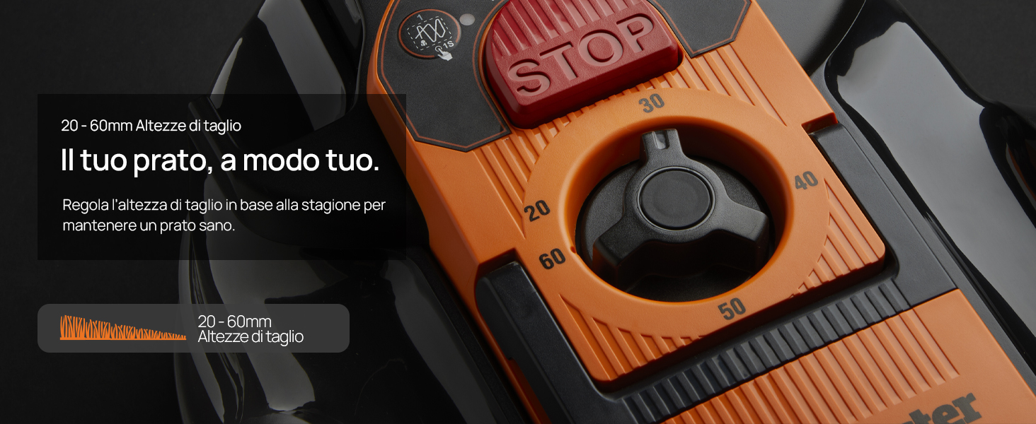 Il testo recita «a tu gusto, a modo tuo» e testo aggiuntivo. Dispositivo arancione e grigio con elemento quadrante circolare mostrato su uno sfondo in legno strutturato, sembra uno strumento o un dispositivo di misurazione.