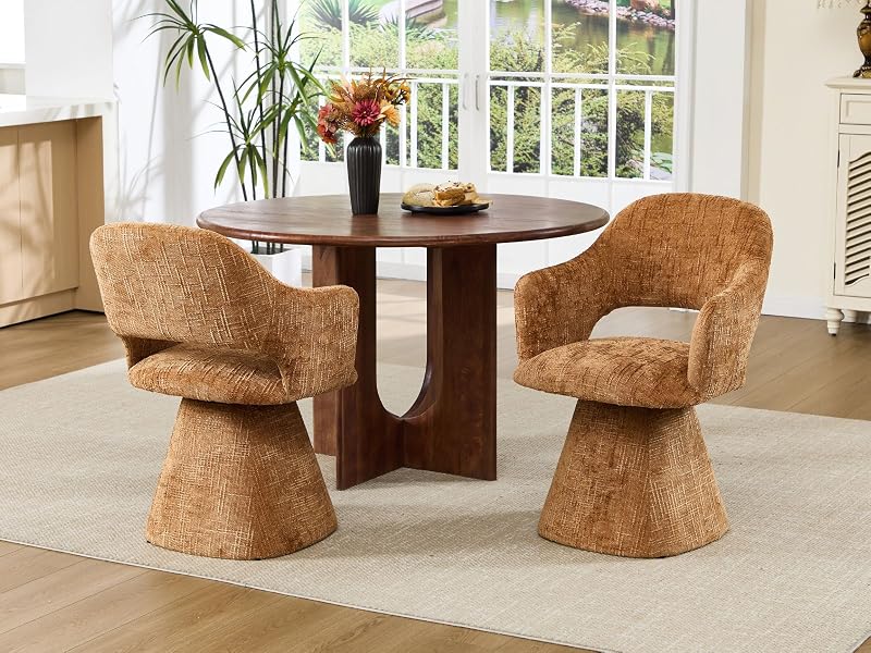 Séquence montrant un ensemble de meubles en liège comprenant une table à manger ronde et des chaises assorties en finition liège naturel, présentés dans un décor intérieur lumineux avec fenêtres.