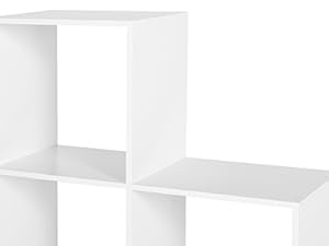 Mobile contenitore a cubo a gradini bianco con più scomparti quadrati disposti secondo uno schema a scale ascendenti.