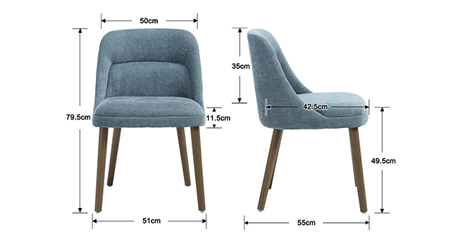 Diagramma tecnico identico all'immagine 3, che mostra la stessa sedia imbottita blu con gambe in legno e misure identiche dalla vista frontale e laterale.