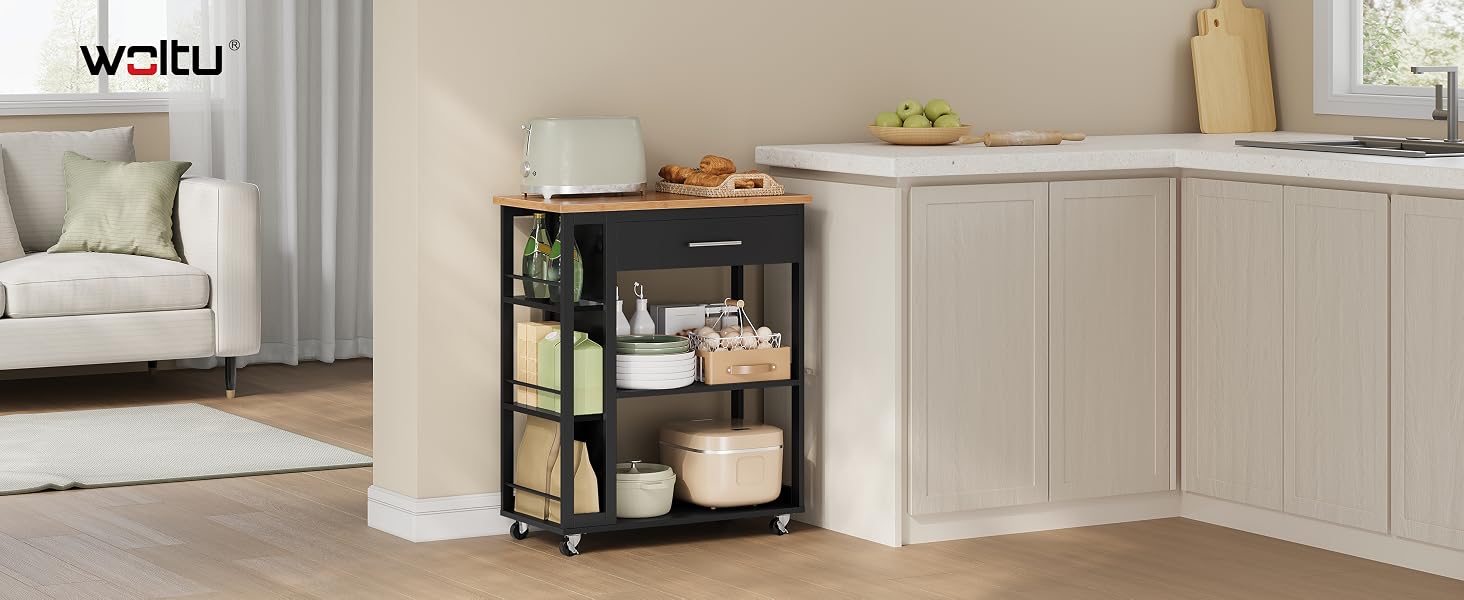 Serie di immagini che mostrano soluzioni di archiviazione in un ambiente domestico, con scaffali e organizer bianchi appoggiati a pareti di colore chiaro.