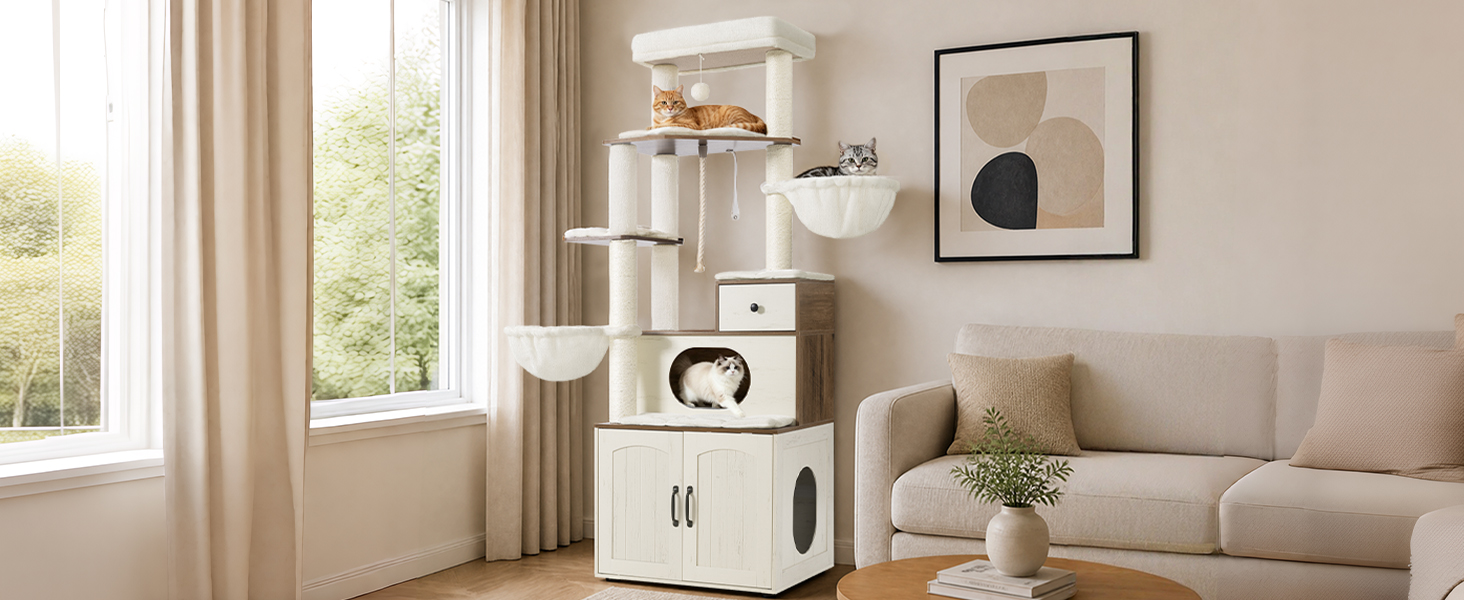 Intérieur de salon moderne avec unité de rangement modulaire blanche avec étagères et compartiments, canapé beige, rideaux neutres, plantes en pot et art mural encadré près de grandes fenêtres laissant entrer la lumière naturelle.