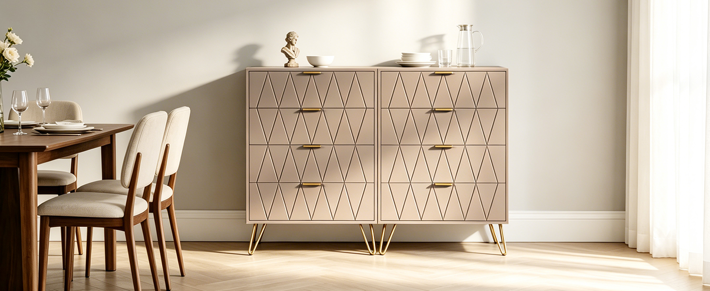 Comò moderno in legno chiaro con pannelli frontali a motivi geometrici in camera da letto minimalista con sedie da pranzo a vista.