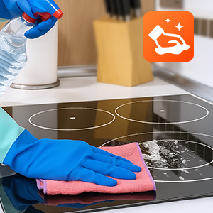 Collection de scènes de nettoyage ou d'entretien avec des mains portant des gants bleus, travaillant sur diverses surfaces avec des produits de nettoyage.