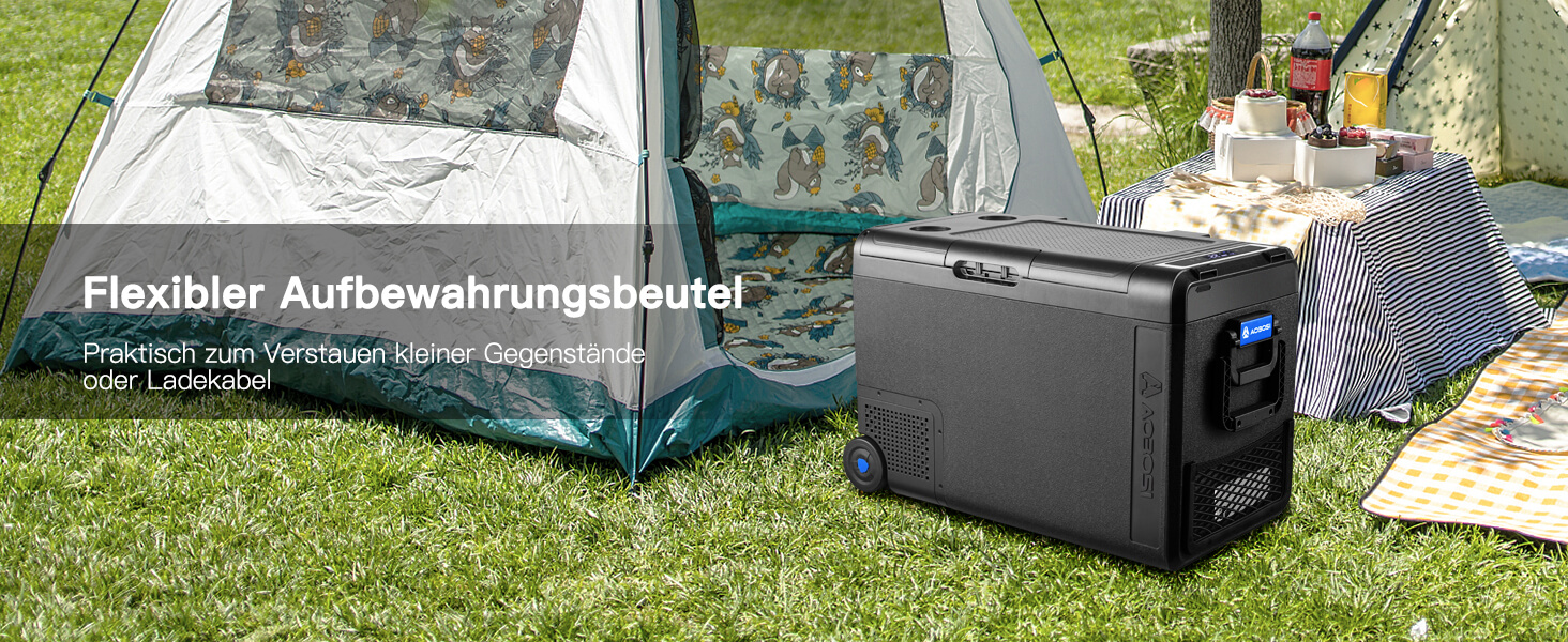 Szene im Freien mit Zelt und tragbarer Kühlbox auf Gras. Im deutschen Text wird eine flexible Aufbewahrungslösung erwähnt.