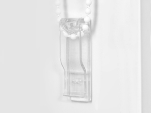 Récipient ou emballage de stockage en plastique transparent avec couvercle à charnière, design translucide pour la visibilité et la protection du produit.