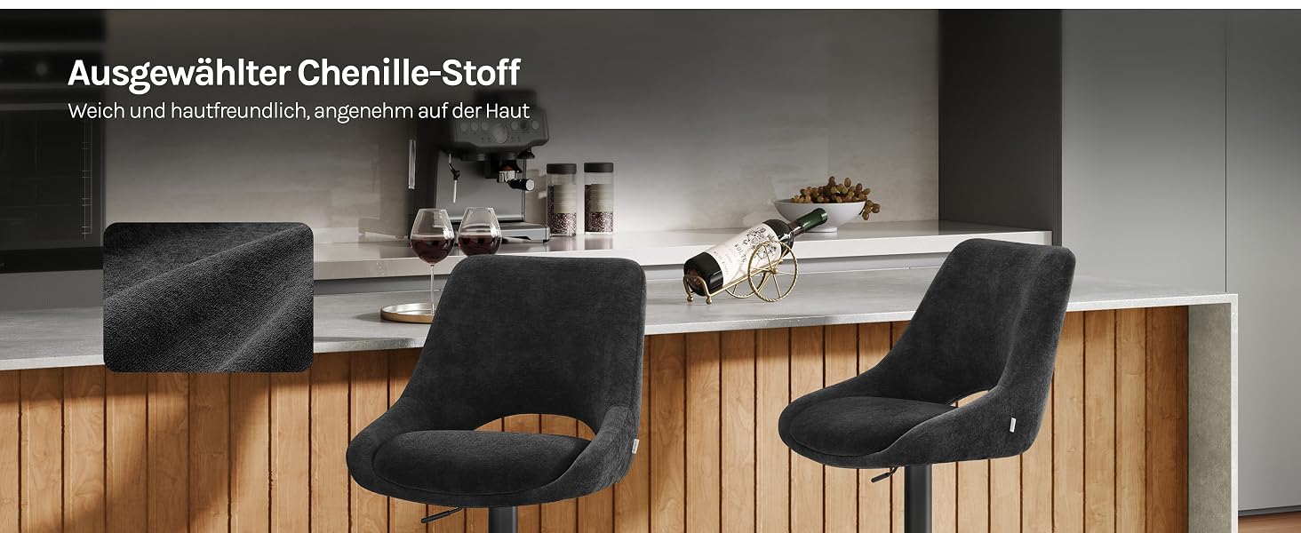 Der Text lautet „Ausziehwähler Chenille-Stoff“ und „ein eleganter Sitzplatz mit zu großer Farbe“. Zwei schwarze Polsterstühle mit Holzbeinen an der Theke im modernen Innenraum.
