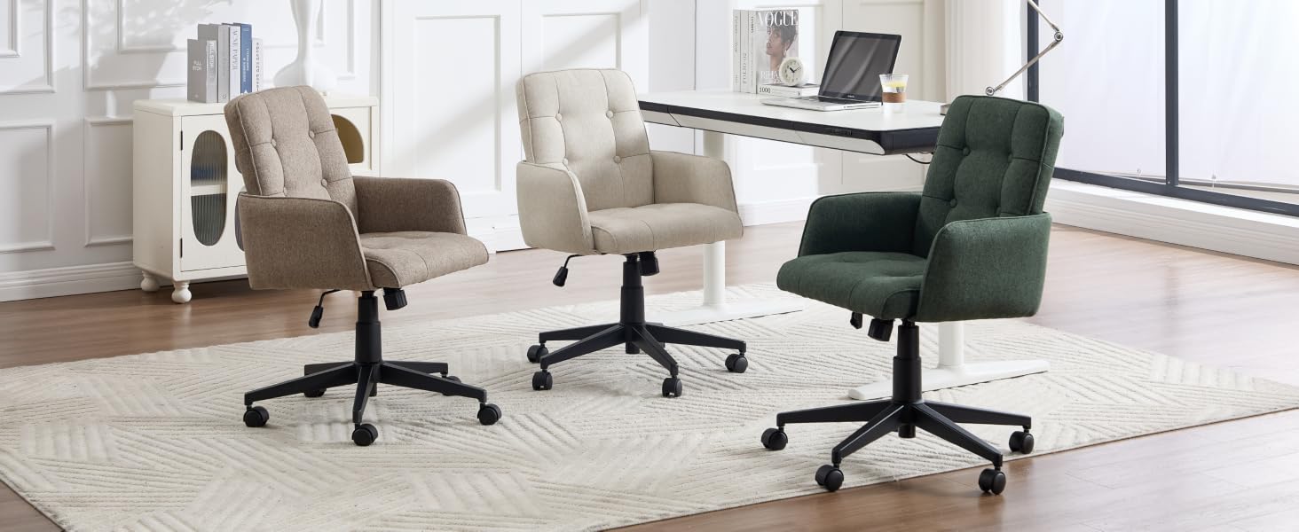 Serie di sedie da ufficio nei colori verde scuro e bianco presentate in un ambiente da ufficio moderno e minimalista con pareti bianche e pavimenti in legno.