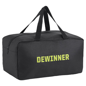 El texto dice «DEWINNER». Bolsa grande de lona negra vista desde dos ángulos, con el logotipo amarillo neón y un sencillo diseño cilíndrico con asas.