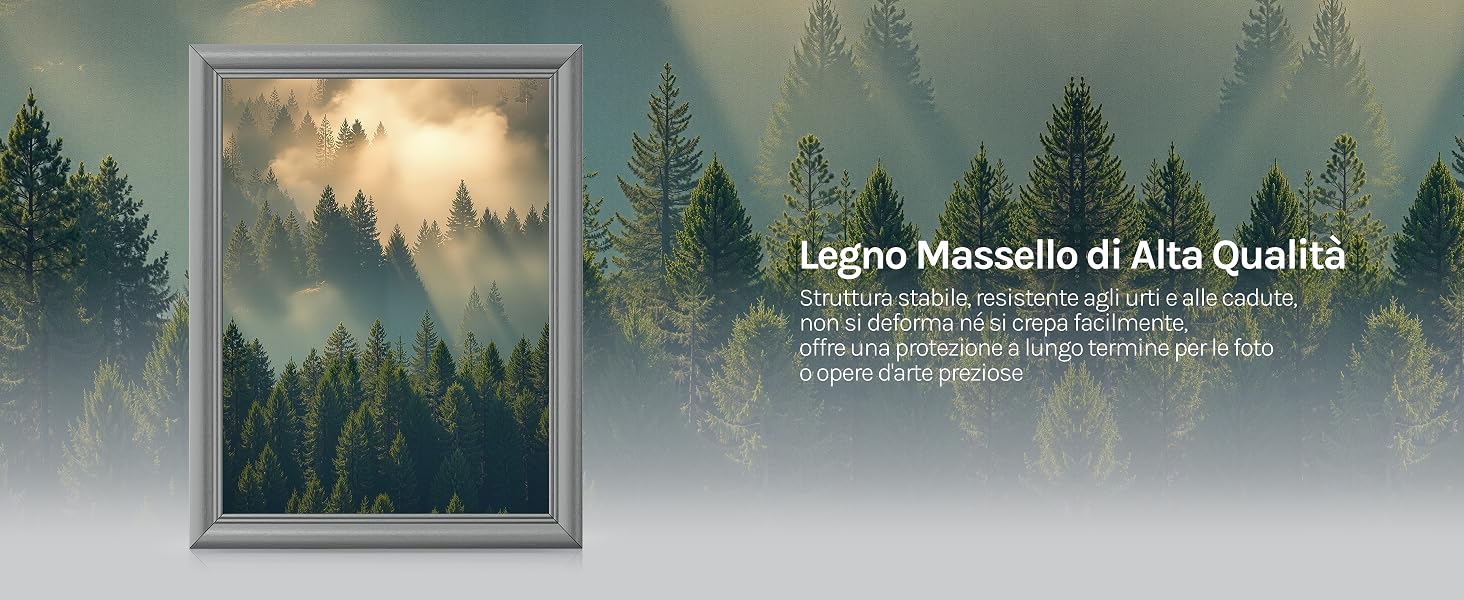 Il testo recita «Legno Massello di Abete Qualità». Paesaggio forestale con montagne nebbiose e alberi sempreverdi visualizzati sullo schermo o sul monitor che mostra uno scenario naturale.