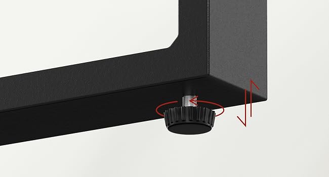Staffa di montaggio nera o prolunga del braccio con supporto sferico per telecamera attaccato, mostrato di profilo su sfondo neutro. Il componente sembra progettato per l'installazione e il posizionamento delle action cam.
