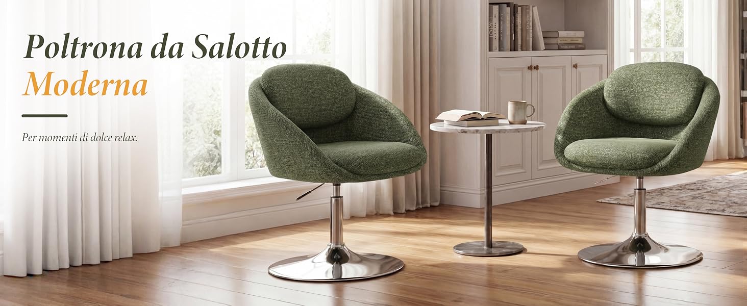 Il testo recita «Poltrona do Salotto Moderna». Due poltrone moderne imbottite verdi con schienali curvi e basi a piedistallo in metallo in un salotto contemporaneo con tende e scaffali bianchi.