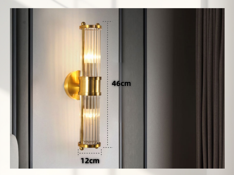 avec panneaux de verre nervurés. Dimensiones: 46 cm de alto y 12 cm de ancho. Dispose d'un diseño vertical con las secciones de vidrio iluminado.