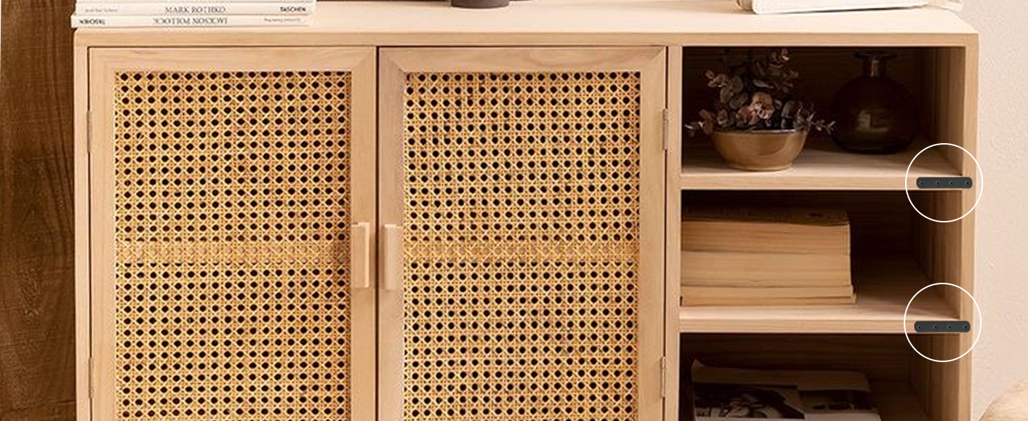 Unidad o gabinete de almacenamiento de madera con insertos de paneles de ratán o ratán tejido, mostrado desde varios ángulos en un acabado de madera natural.