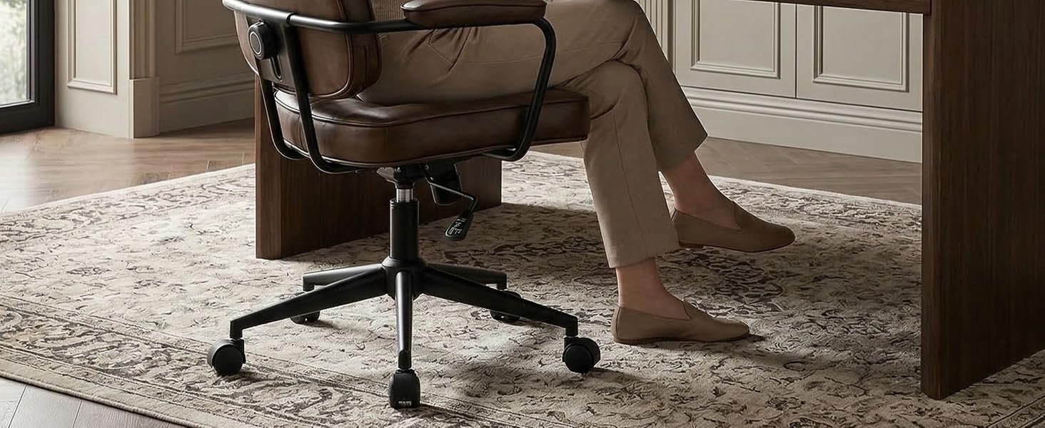 Série d'images montrant un périphérique USB utilisé à la maison ou au bureau, illustrant la fonctionnalité Plug-and-Play sur différents ordinateurs.