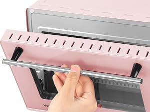 il forno a microonde rosa è compatto, compatto, compatto e compatto.