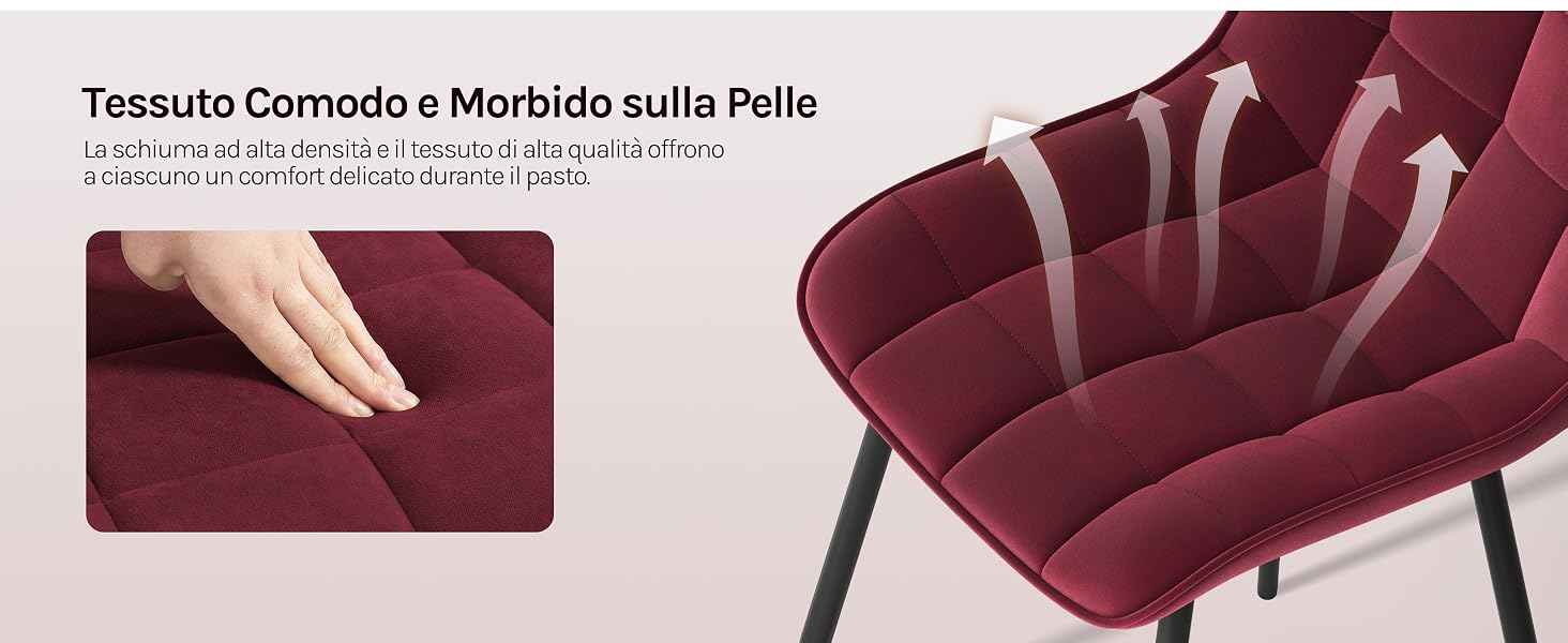 Composizione decorativa autunnale con zucche arancioni in miniatura, foglie autunnali artificiali e pigne esposte su una trama di tela