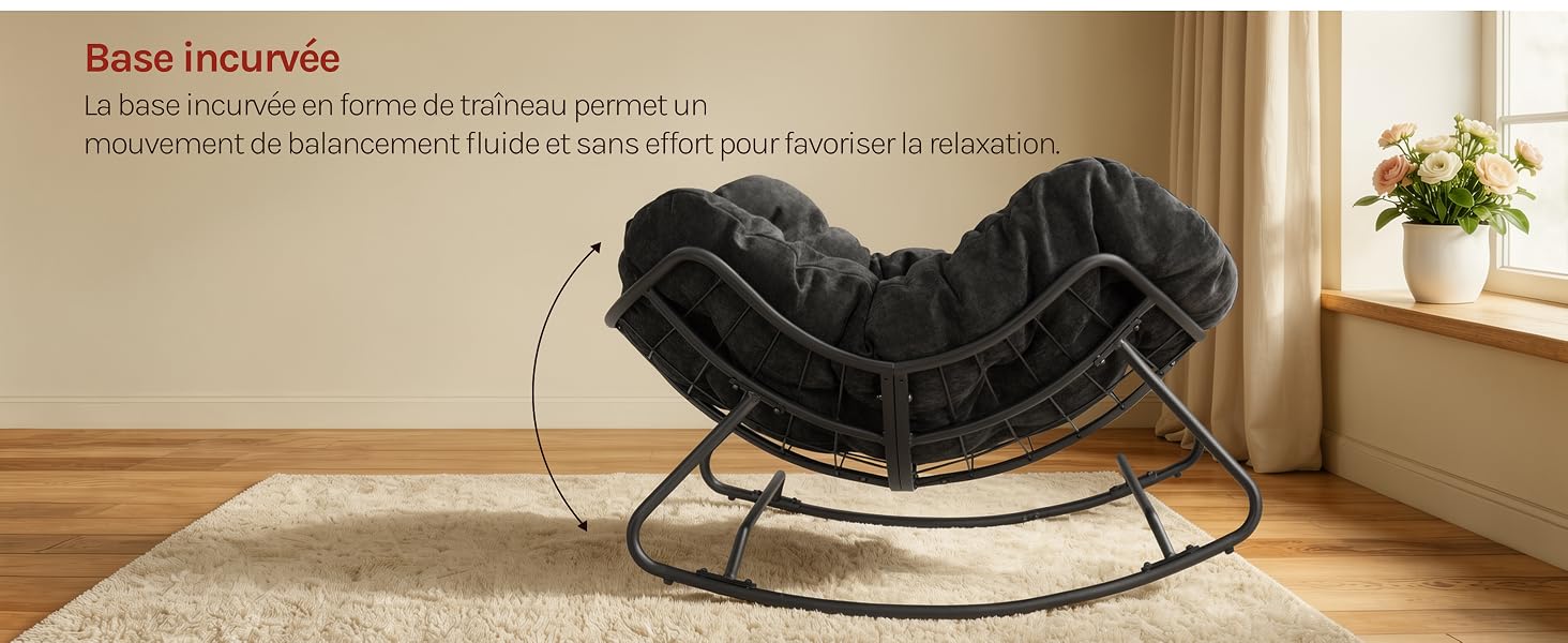 Le texte indique « Basel Housetex » et les détails du produit. Fauteuil à bascule incurvé noir avec structure en métal incurvé blanc sur un sol en bois clair dans un intérieur de chambre minimaliste.