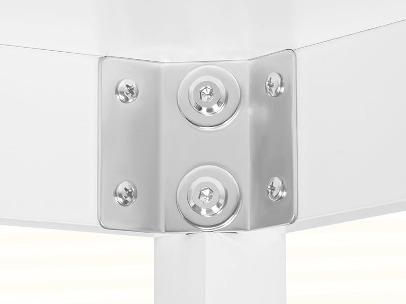 Viste ravvicinate del materiale superficiale strutturato bianco, che mostrano i dettagli della struttura del materiale e del modello della superficie.