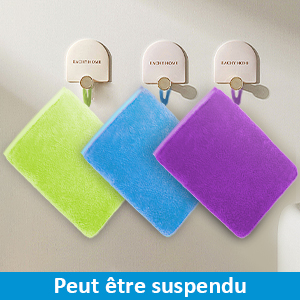 Trois maniques carrés colorés en silicone vert, bleu et violet, suspendus à des crochets. Le texte indique qu'ils peuvent être suspendus.