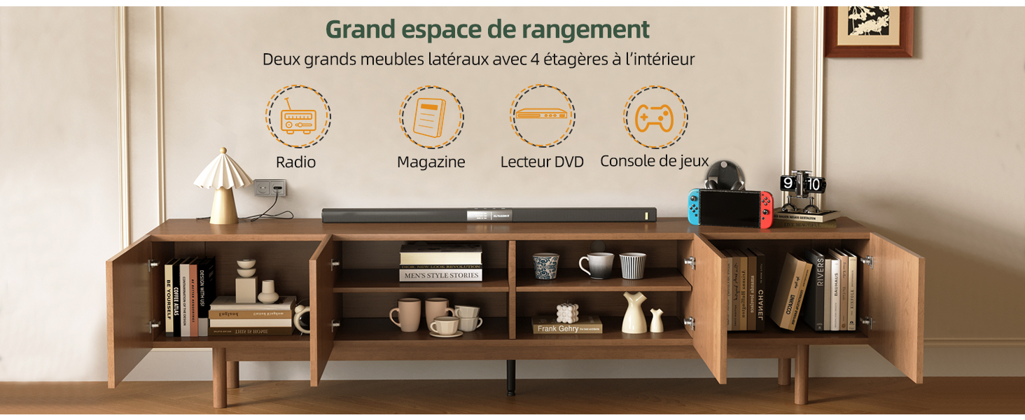 Le texte en français affiche les catégories d'organisation de stockage. Centre de divertissement ou console multimédia en bois foncé avec de multiples compartiments d'étagères accrochés à un mur beige.
